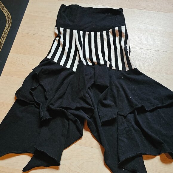 Harmonic Threads - Striped High Waist Shorts - Picture 1 of 4